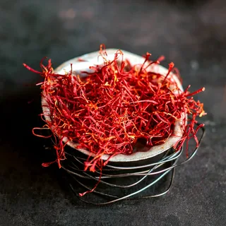 تصویر 4 از زعفران نیم گرمی گلستان با بسته‌ بندی کوچک و کیفیت قابل‌ قبول